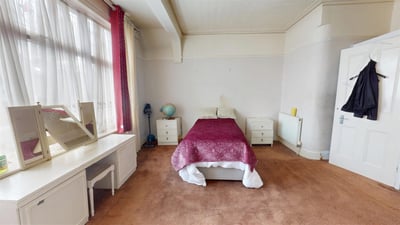 Flat Strathyre Avenue in Greater London