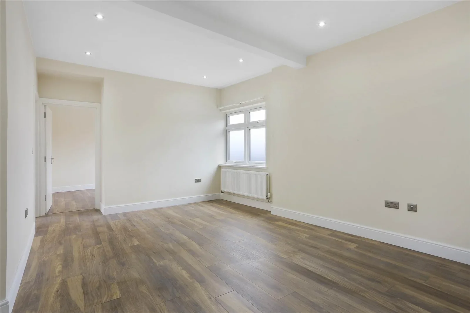 Flat Westmead Road in Greater London