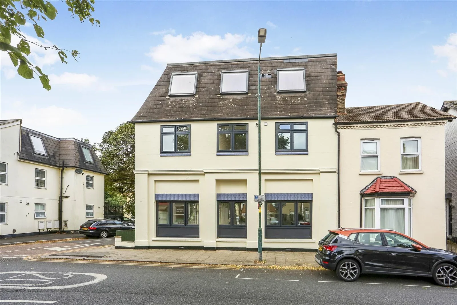 Flat Westmead Road in Greater London
