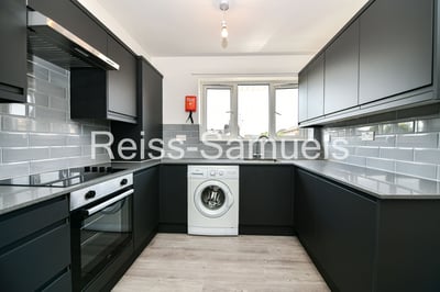 Flat Cahir Street in Greater London