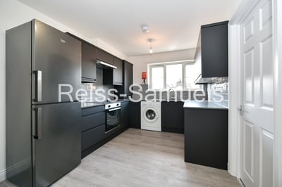 Flat Cahir Street in Greater London