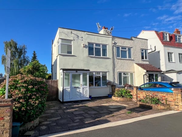 House First Avenue in Walton on Thames