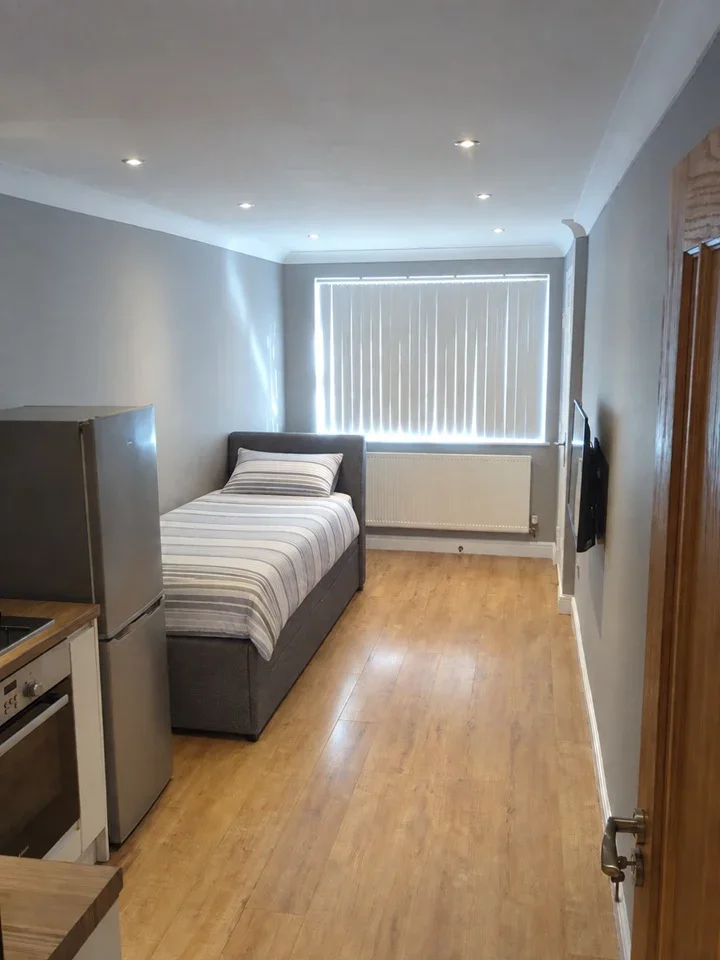 Flat Denvale Walk in Woking