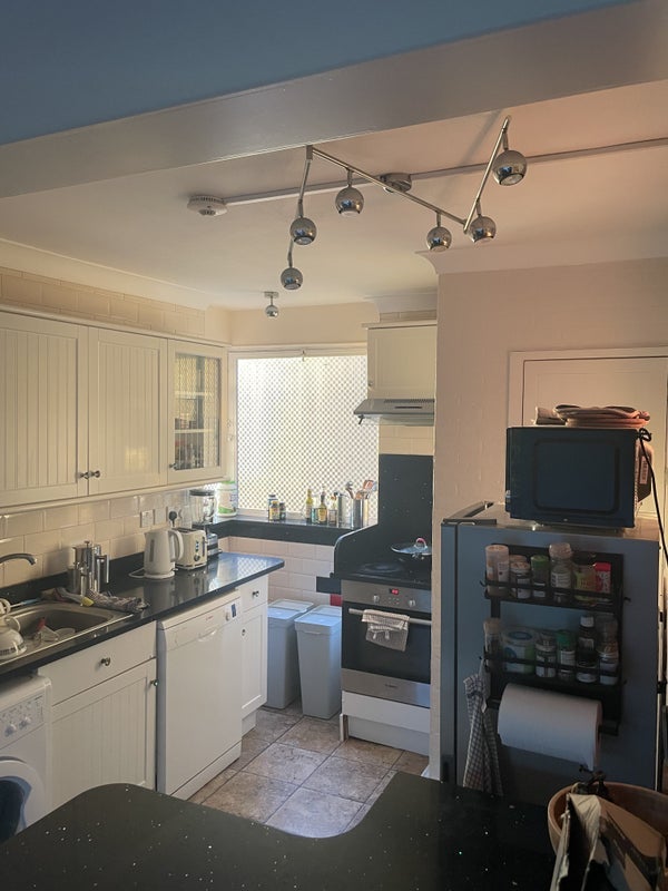 Flat Tylney Avenue in Greater London