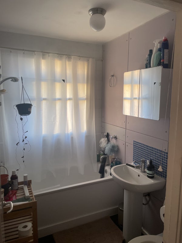 Flat Tylney Avenue in Greater London