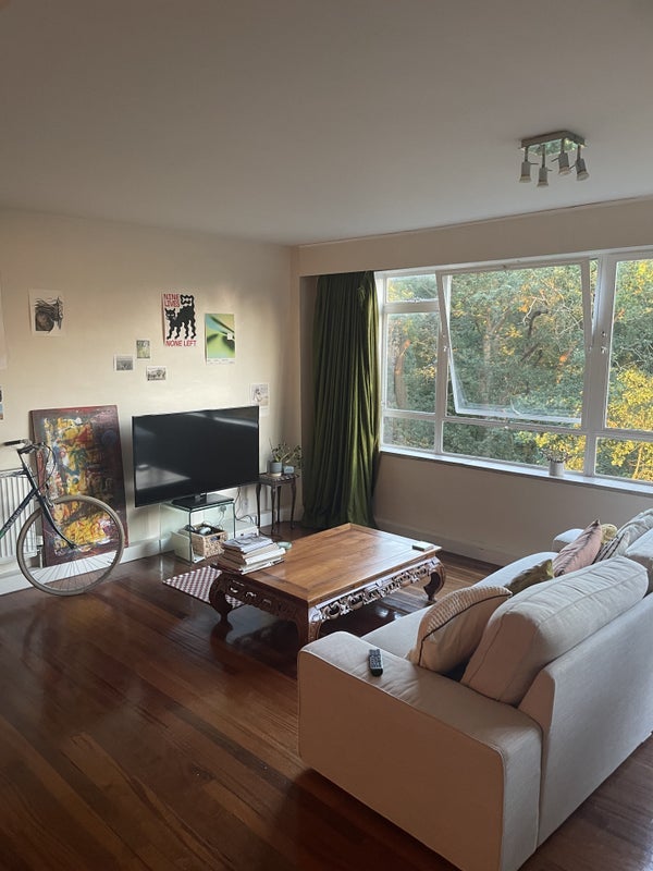 Flat Tylney Avenue in Greater London