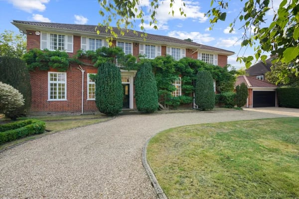House New Road in Elmbridge