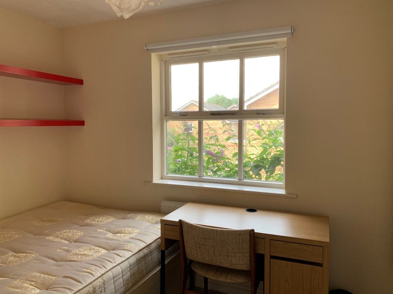 Room Webster Road in Greater London