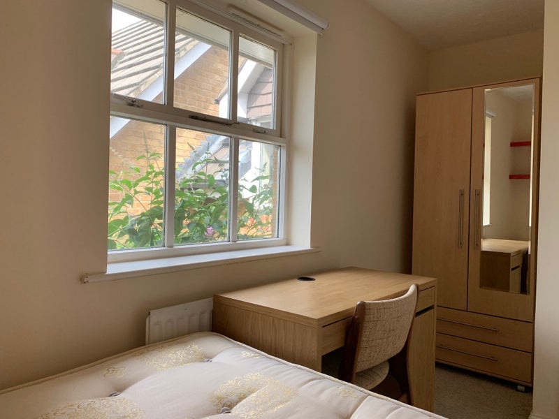 Room Webster Road in Greater London
