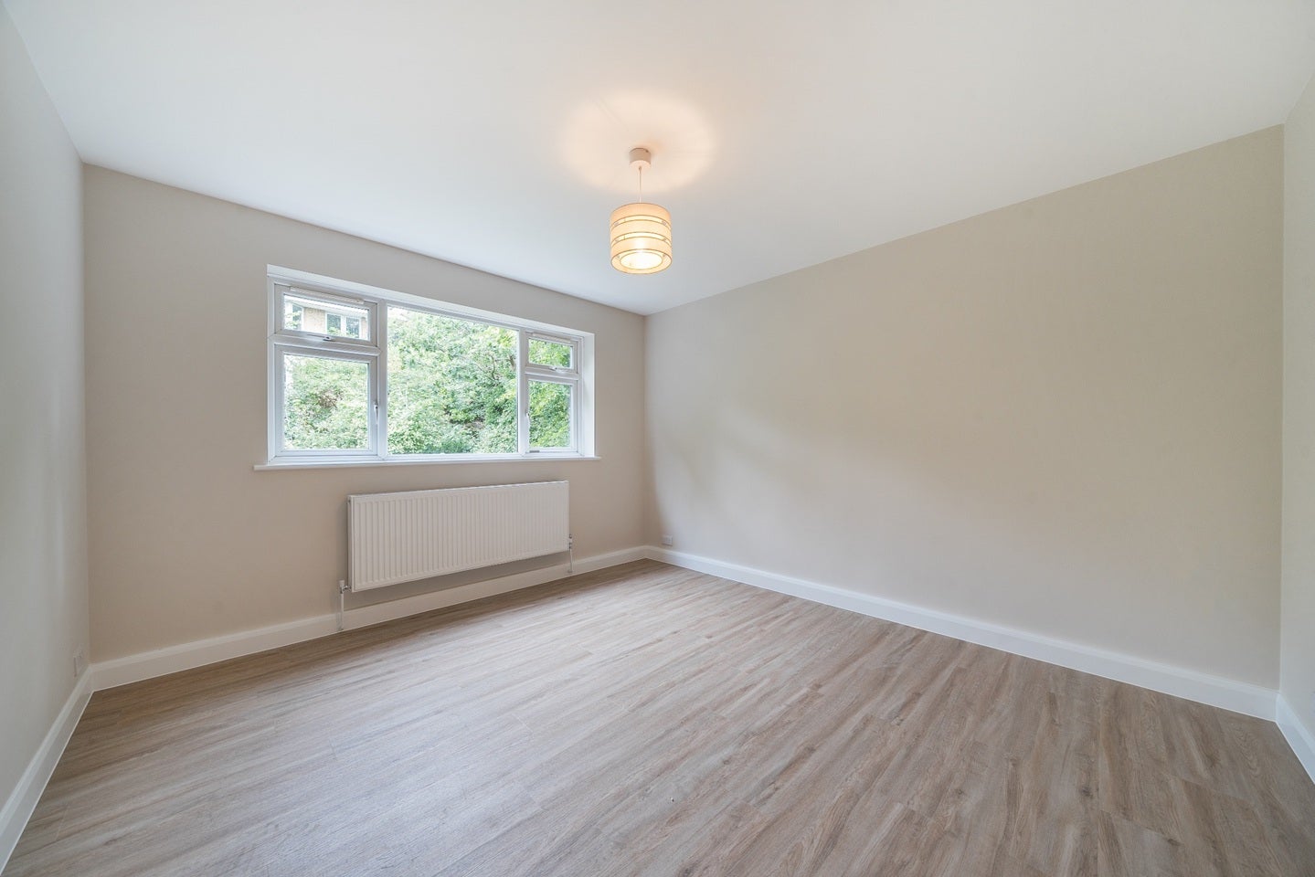 Flat Wells Park Road in Greater London