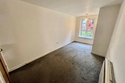 Flat Short Stairs in Nottingham