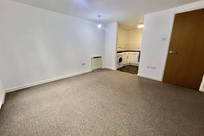 Flat Short Stairs in Nottingham