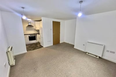 Flat Short Stairs in Nottingham