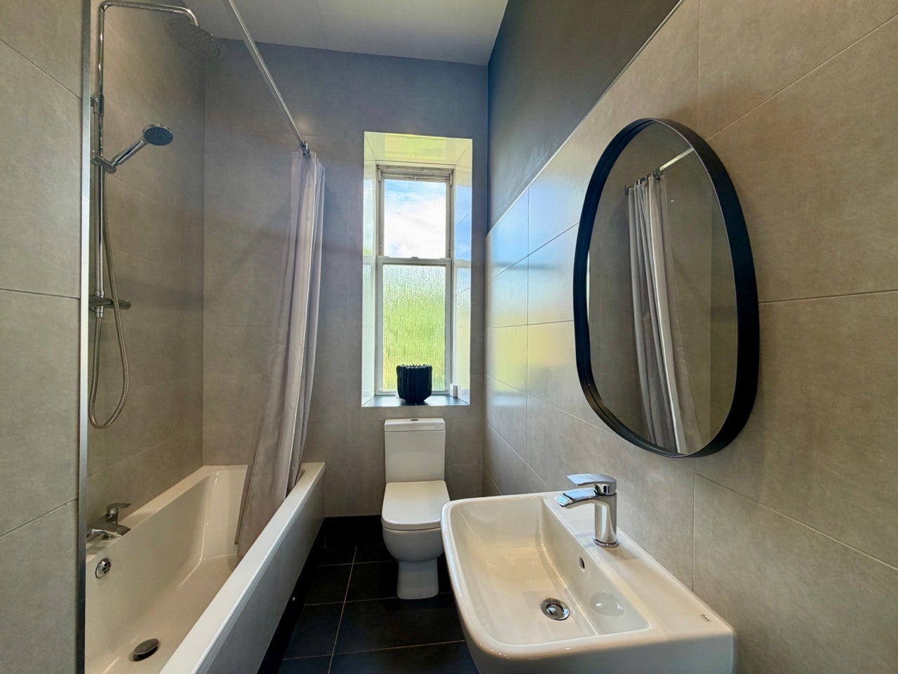 Flat Cresswell Terrace in Glasgow
