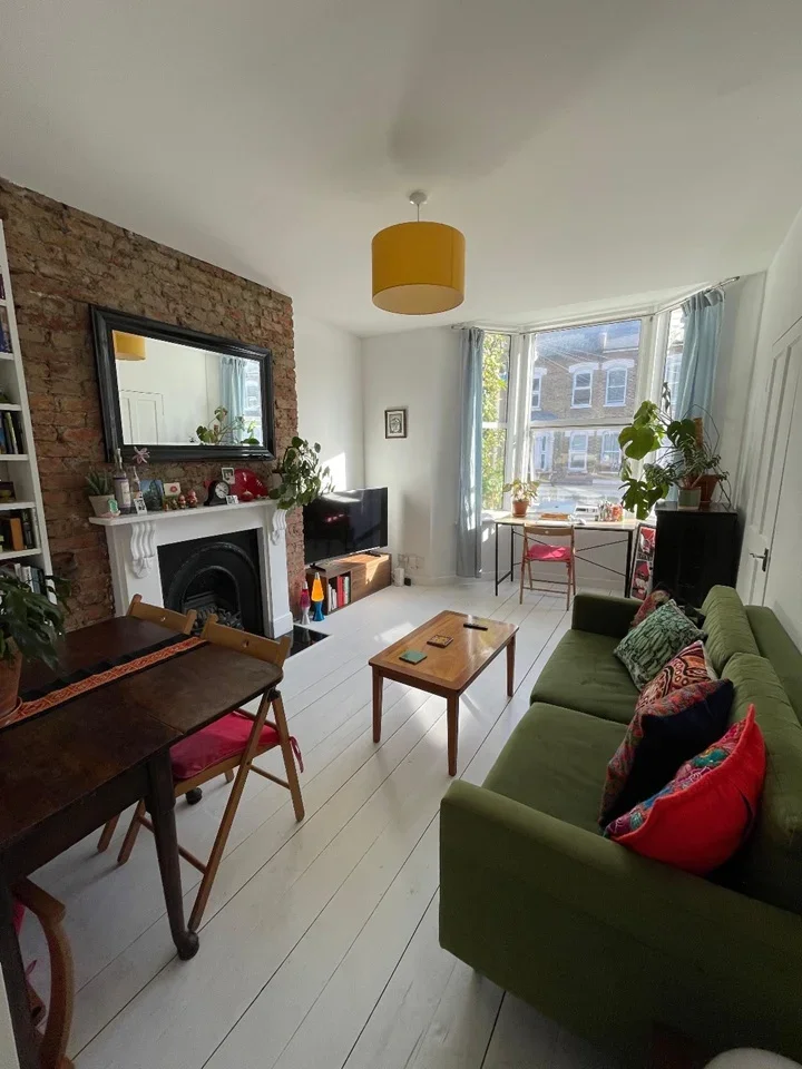 Flat Saltoun Road in Greater London