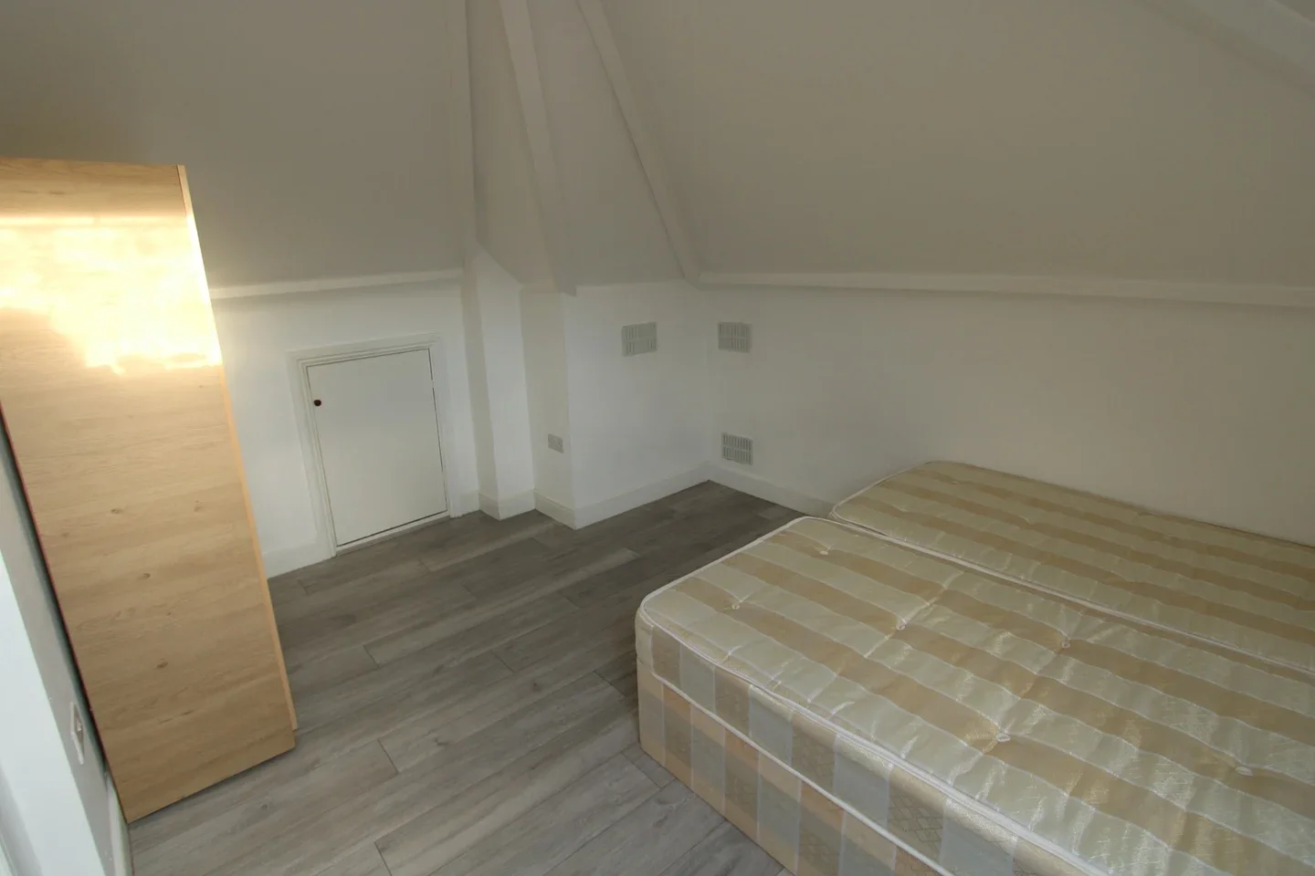 Flat Selsdon Road in Greater London