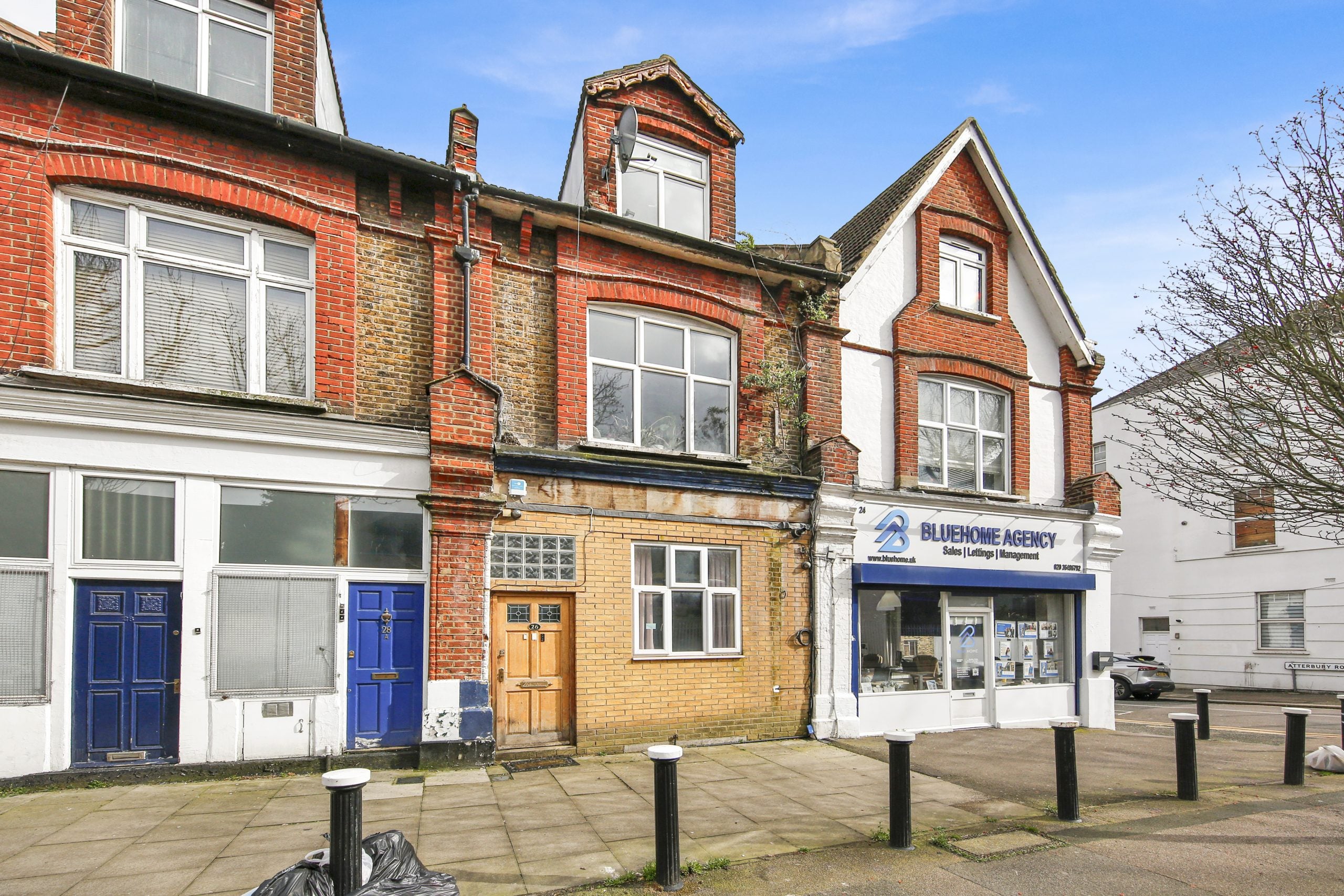 Flat Wightman Road in Greater London