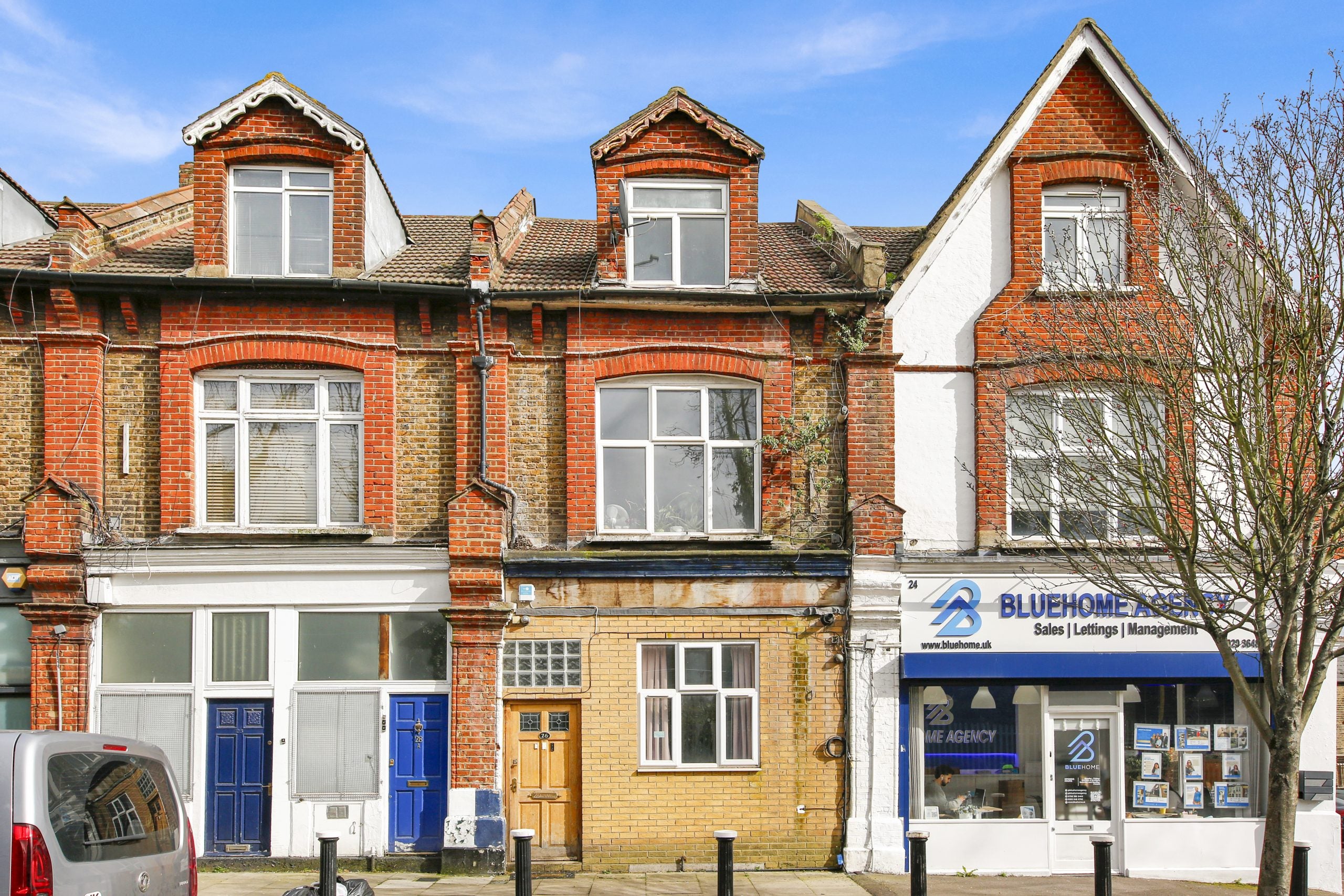 Flat Wightman Road in Greater London