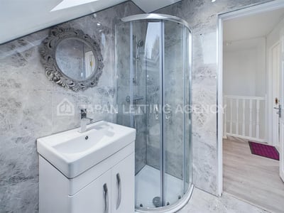 Room Uxbridge Road in Greater London
