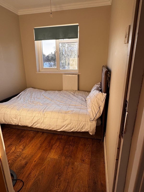 Room Upton Road South in Greater London
