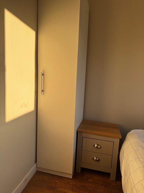Room Upton Road South in Greater London