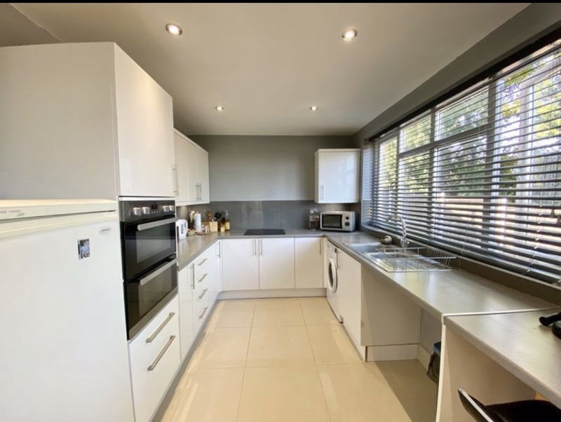 Room Upton Road South in Greater London