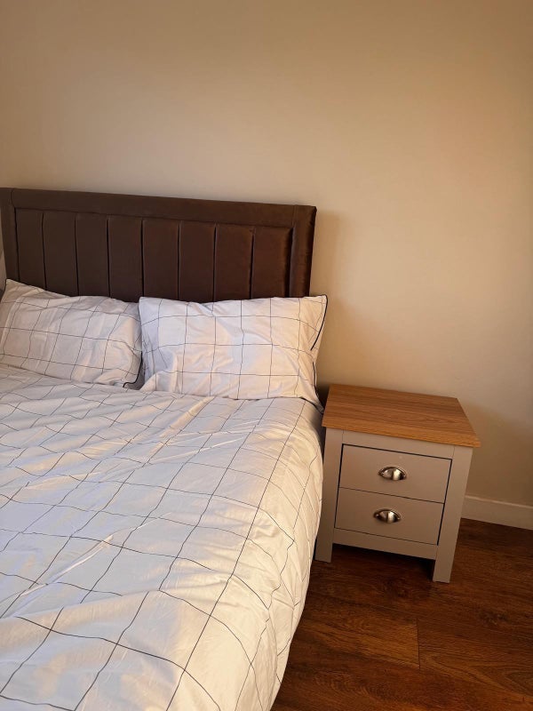 Room Upton Road South in Greater London