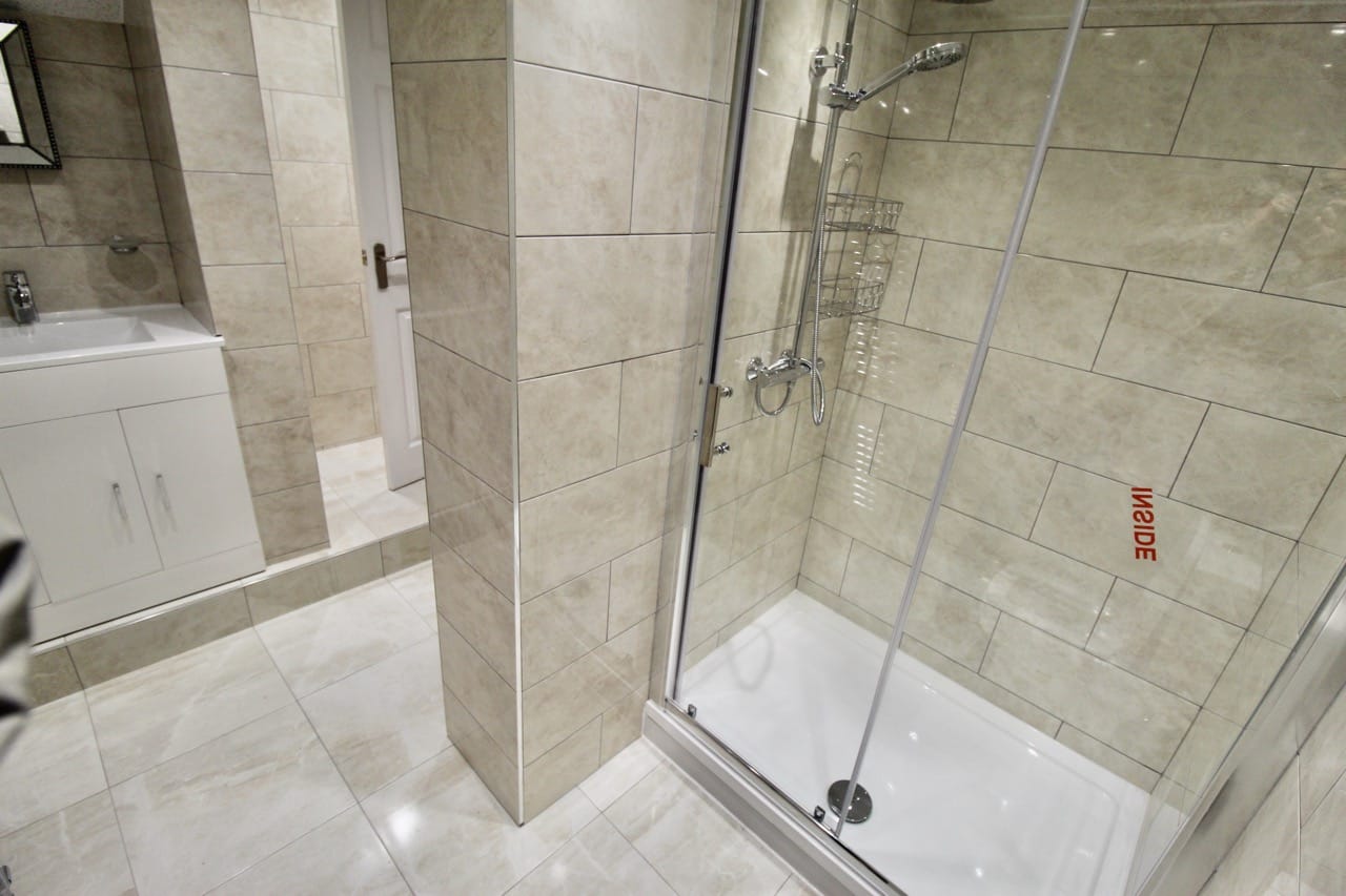 Flat Ashwood Terrace in Leeds