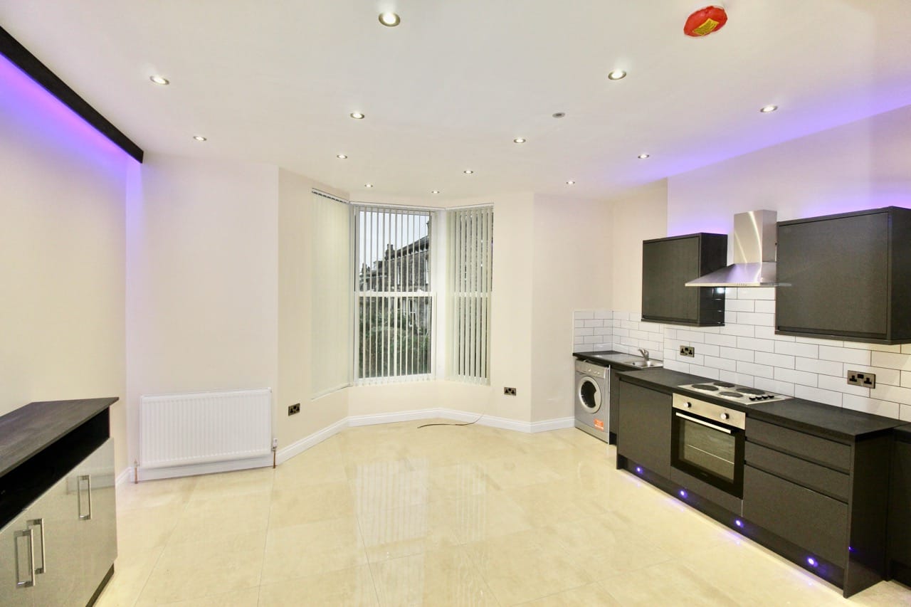 Flat Ashwood Terrace in Leeds