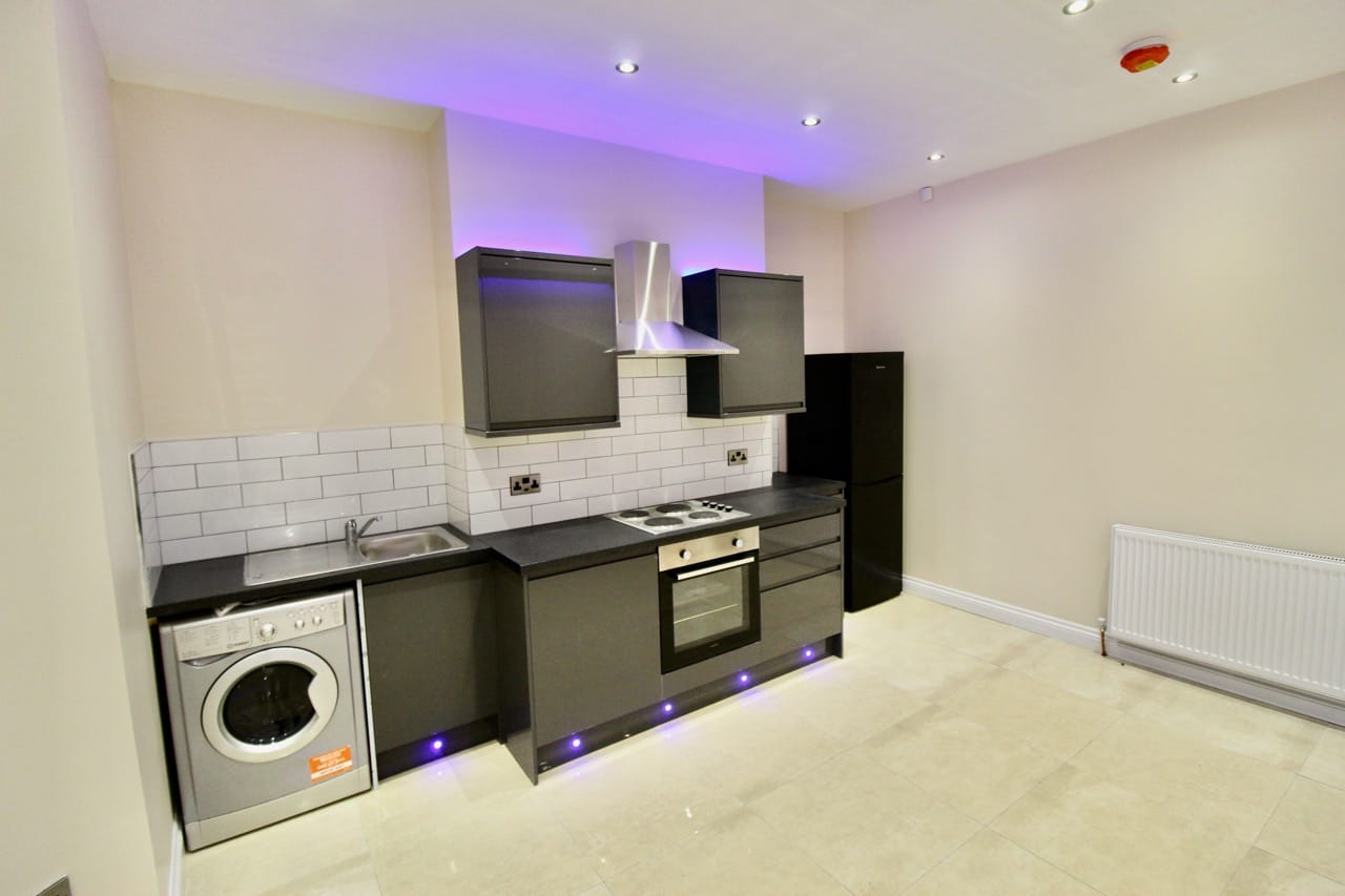 Flat Ashwood Terrace in Leeds