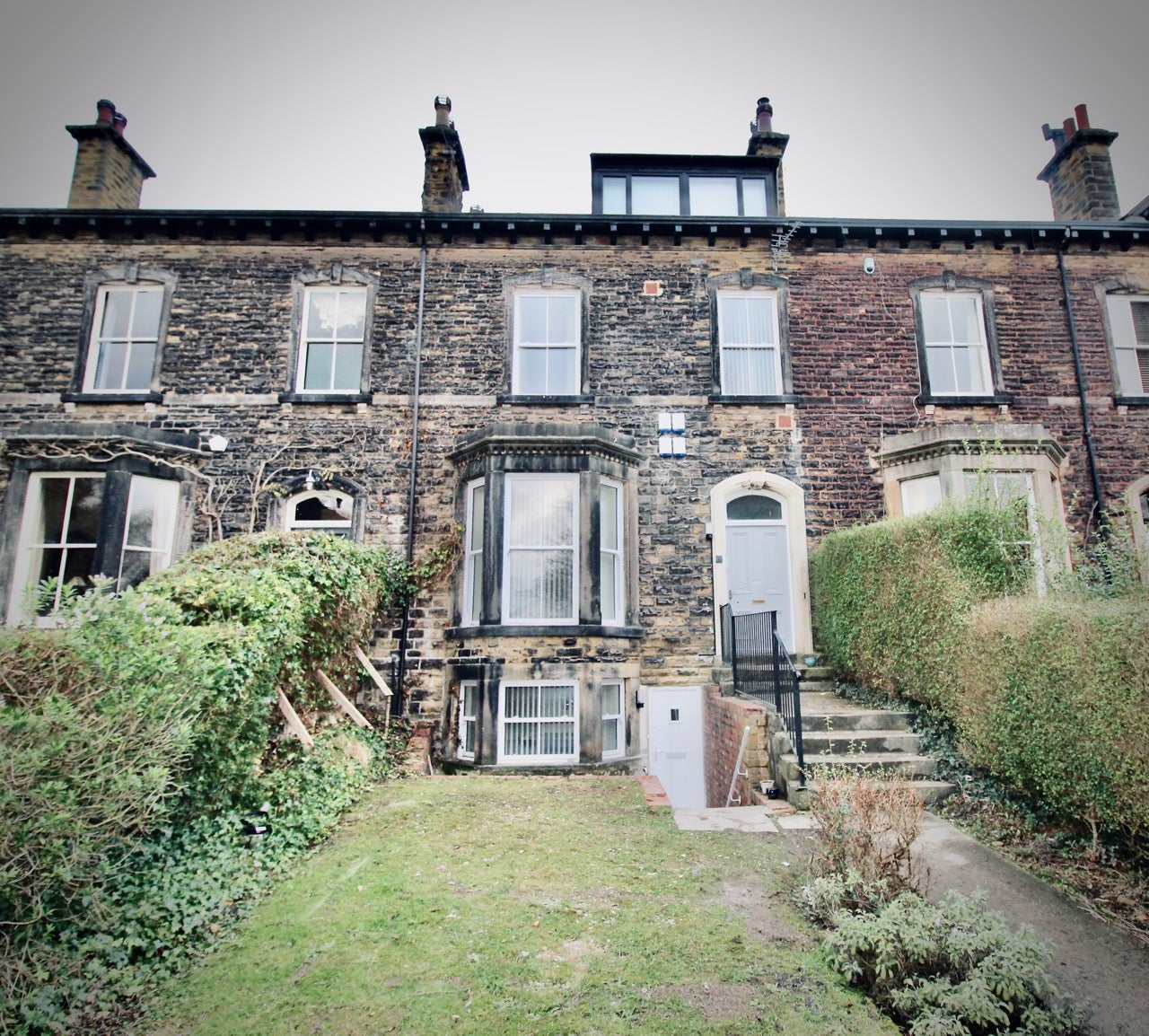 Flat Ashwood Terrace in Leeds