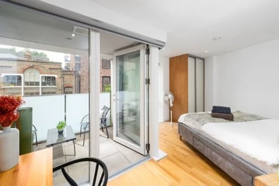 Flat Godfrey Place in Greater London