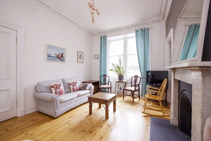 Flat Cathcart Place in City of Edinburgh