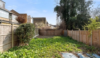 Flat Hollybush Hill in Greater London
