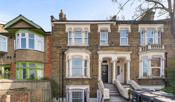 Flat Hollybush Hill in Greater London