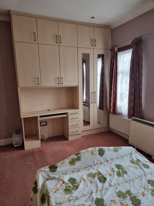Flat Clova Road in Greater London