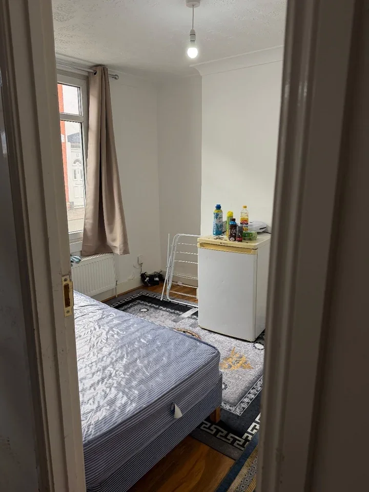 Room Gladstone Road in Chatham