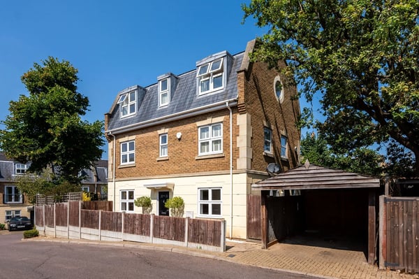House Streamline Mews in Greater London