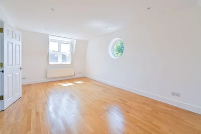 House Streamline Mews in Greater London