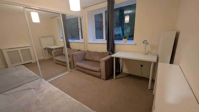 Room Denmilne Street in Glasgow