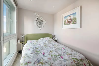 Flat Prestons Road in Greater London