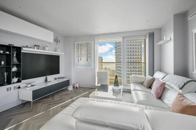 Flat Prestons Road in Greater London