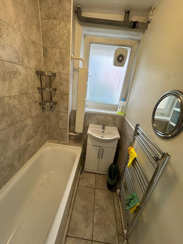 Room Brickfield Road in Greater London
