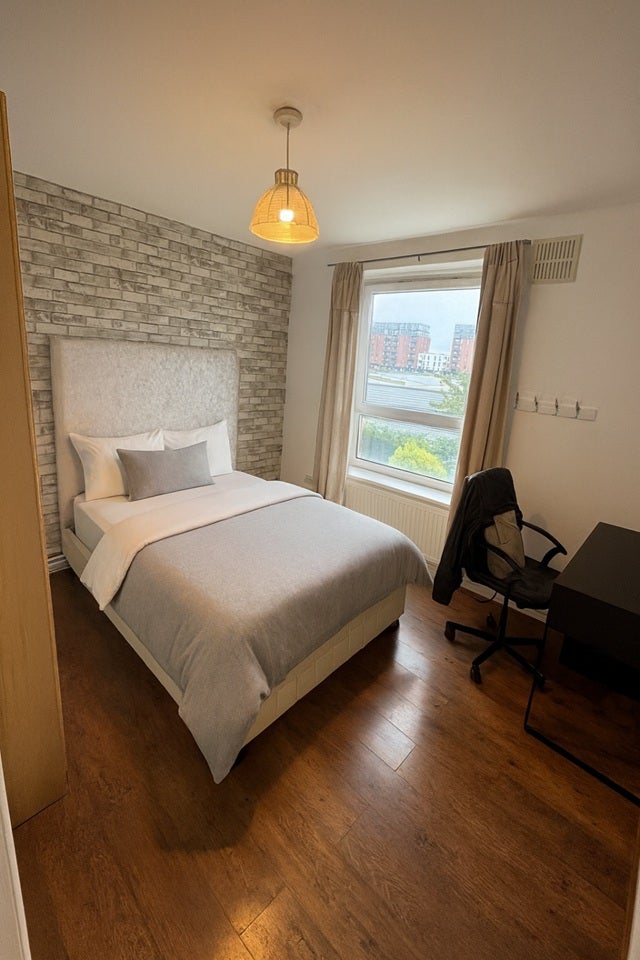Room Brickfield Road in Greater London