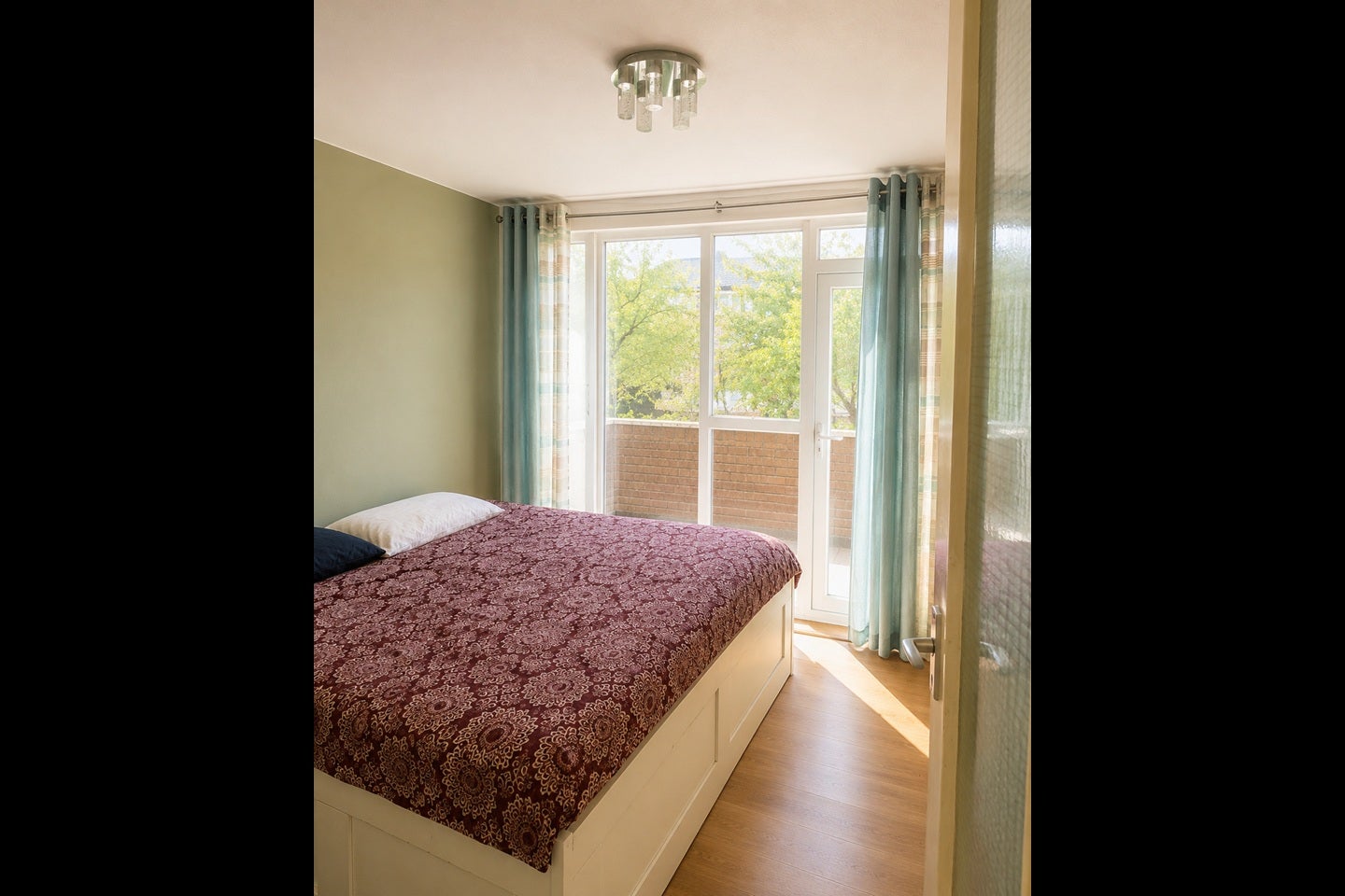 Room Mayfield Close in London