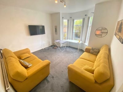 Room Richmond Grove in Manchester