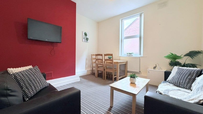 Flat Foxhall Road in Nottingham