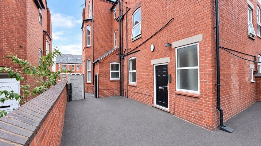 Flat Foxhall Road in Nottingham