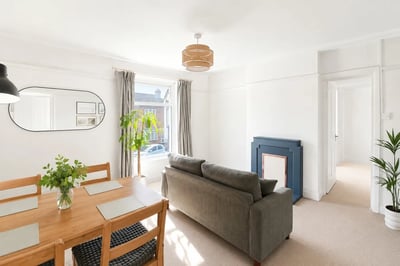 Flat Queenstown Road in Southampton