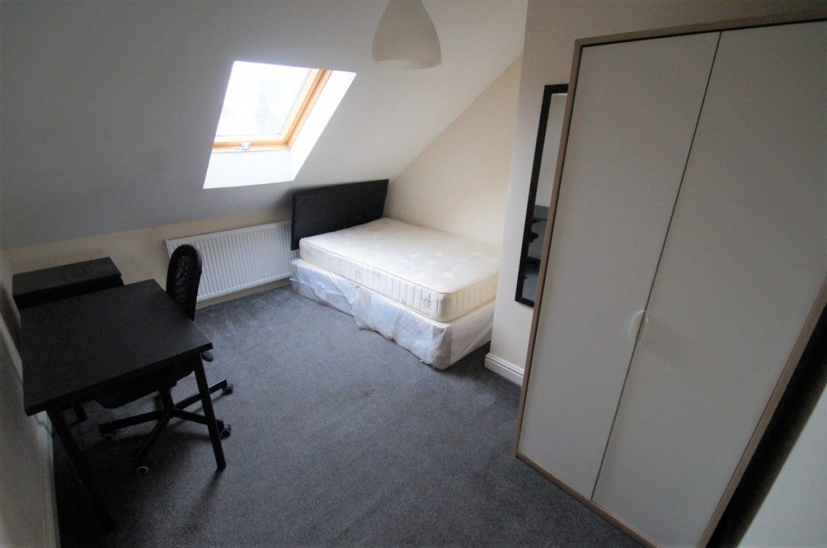 Room Coronation Road in Coventry